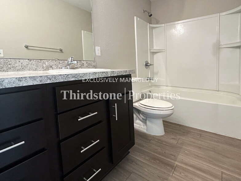 Building Photo - 938 Ardoon St