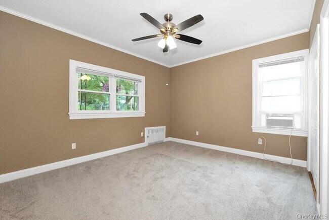 Building Photo - 747 Pelhamdale Ave