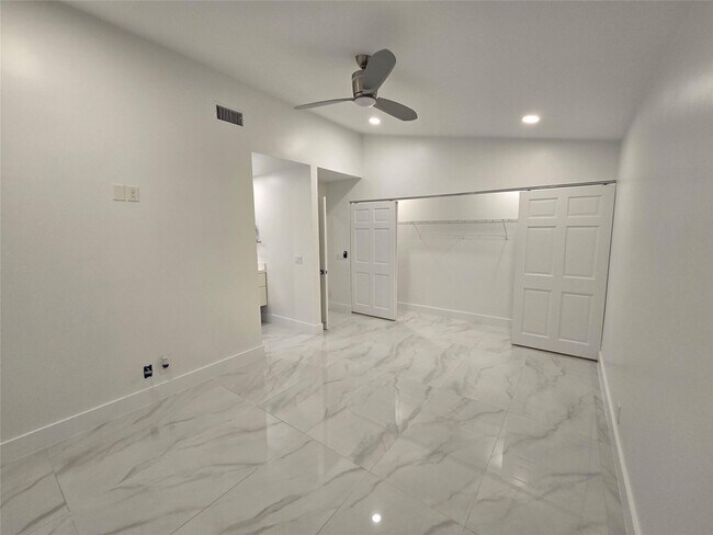 Building Photo - 1303 Seagrape Cir