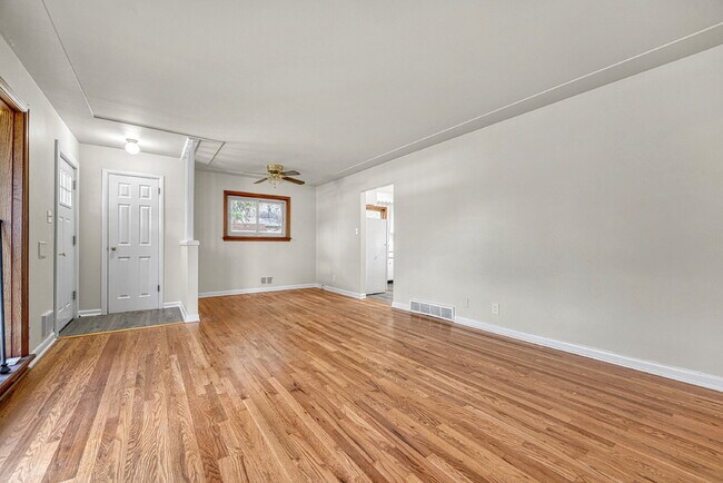 Building Photo - $2,595, 3-bed, 2-bath located in Denver.