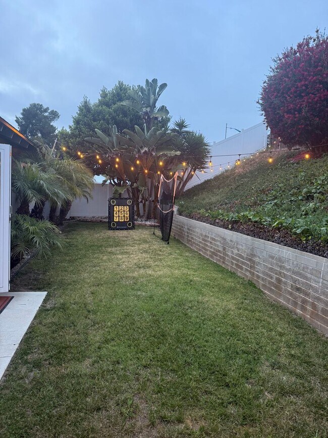 Building Photo - Beautiful, Remodeled 4 Bed, 2.5 Bath in th...