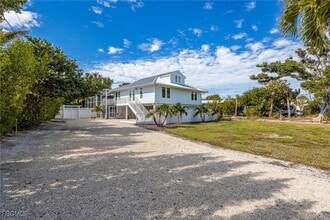 Building Photo - 424 Lagoon Dr