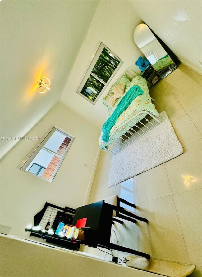 Building Photo - 9240 Byron Ave