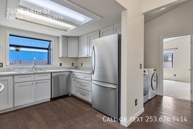 Building Photo - 240 E 68th St