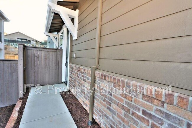 Building Photo - 3349 Hedgerow Ct