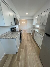 Building Photo - 975 W 9th Ave