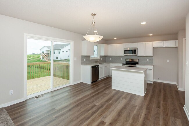 Building Photo - Prime Living: A Spacious Haven with Fenced Backyard in Ankeny