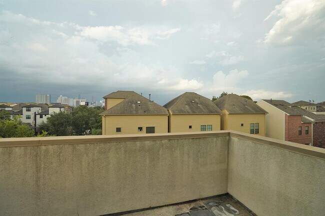 Building Photo - 4611 Austin St