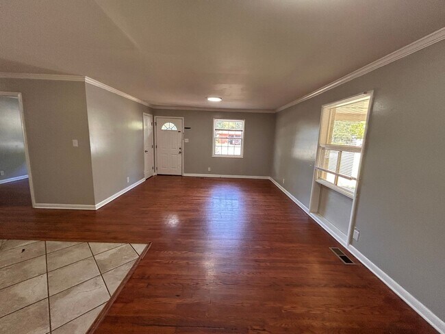 Building Photo - 3510 Avondale Dr NW