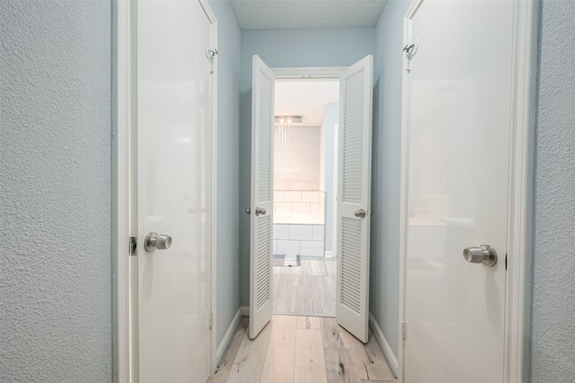 Building Photo - 1723 Rock Fence Dr