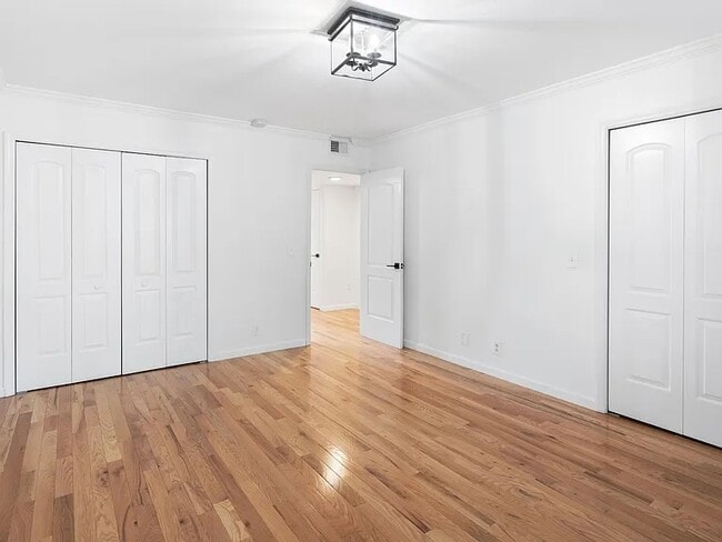 Building Photo - 5025 Hillsboro Pike