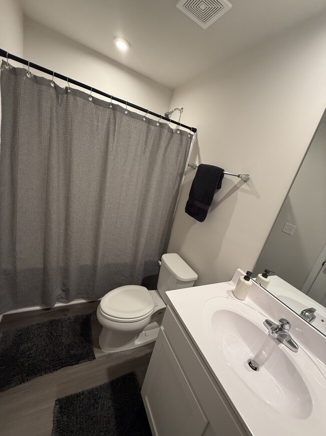 2nd Floor Bathroom - 6845 Tarik Ln