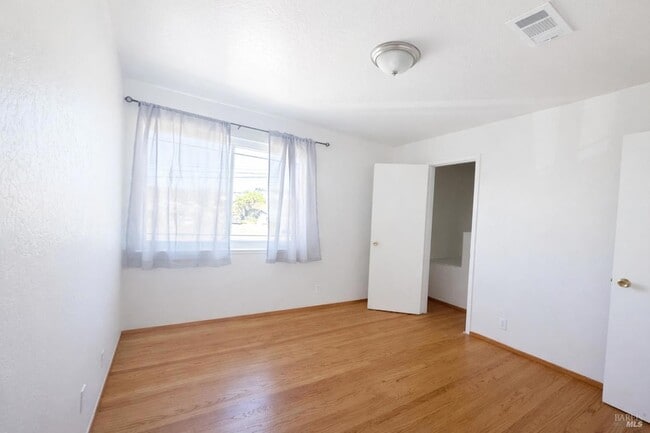 Building Photo - 5122 Potrero Ave