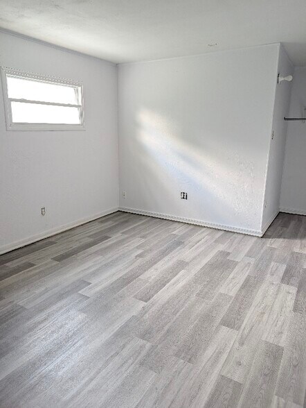 Building Photo - 2556 Niagara St
