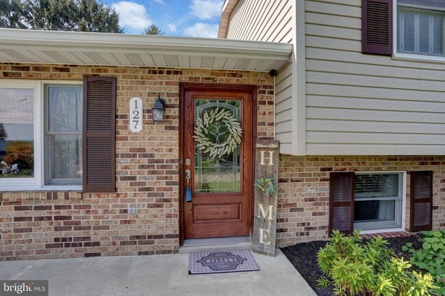 Building Photo - 127 Mountainview Dr