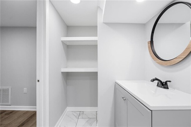 Building Photo - 1288 Lorenzo Dr SW