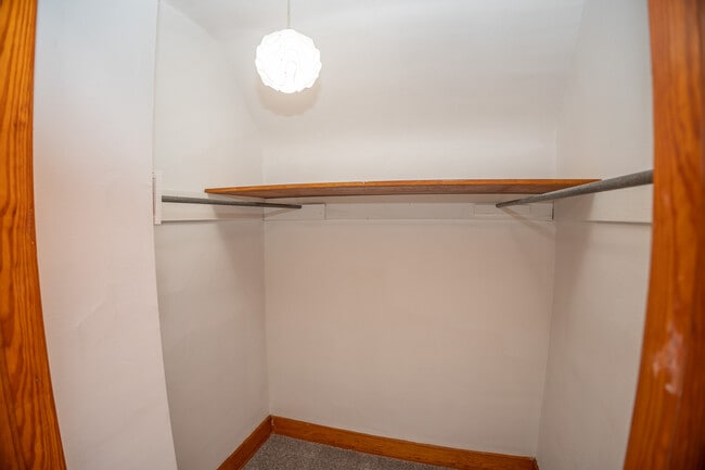 Building Photo - 5410 Simpson St