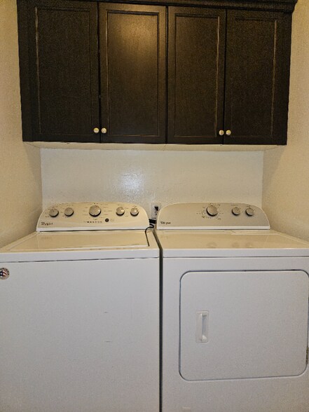 Building Photo - 2908 S Oakhurst Ct