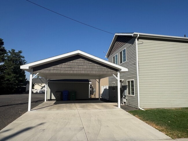 Building Photo - 226 1st Ave