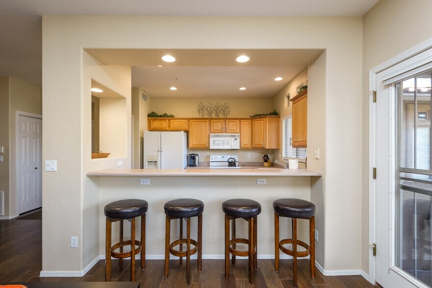 Building Photo - 9220 E Raintree Dr