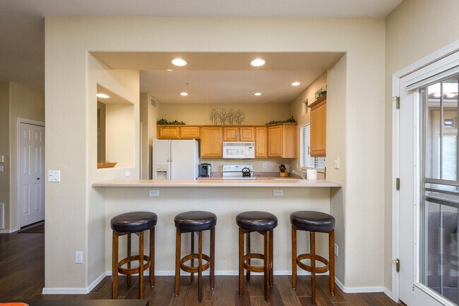 Building Photo - 9220 E Raintree Dr