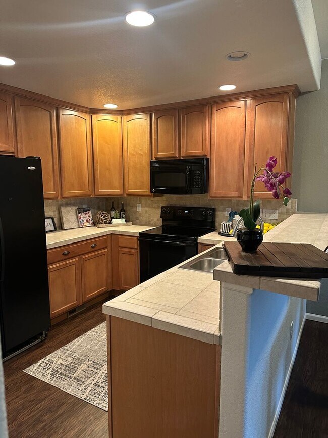 Building Photo - Wolf Ranch Charmer