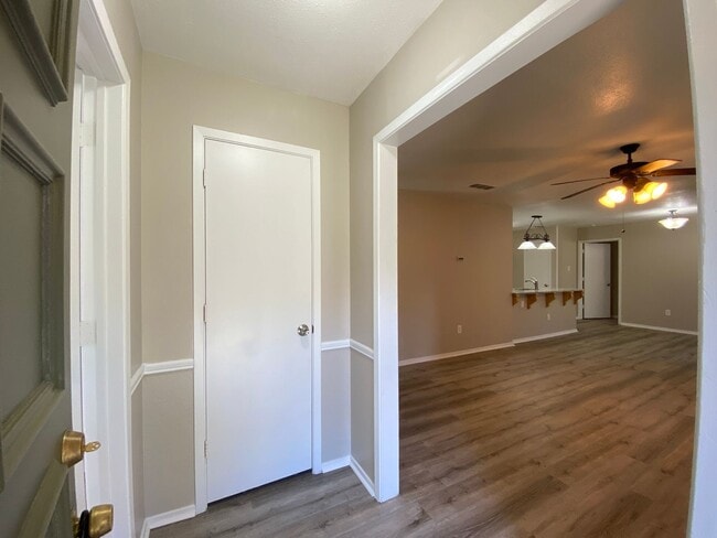 Building Photo - Kingsford 2311/2315