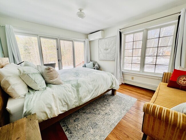 Building Photo - Woodstock/Hunter romantic getaway in nature on 3.5 acres