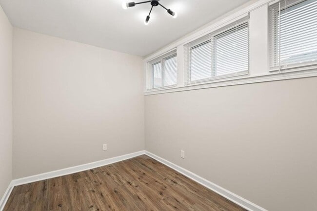 Building Photo - 1709 Ekin Ave