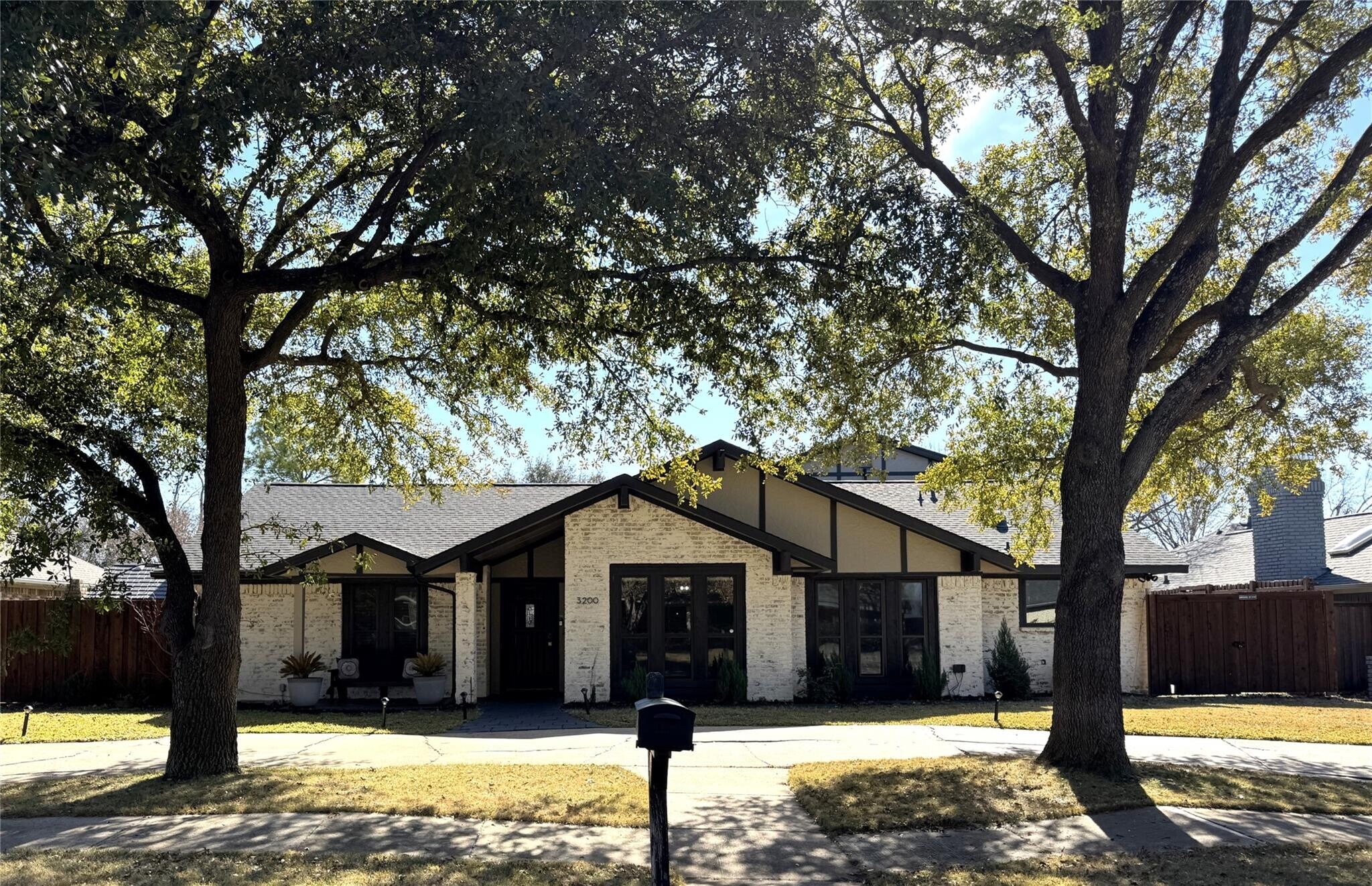 Building Photo - 3200 Dover Dr