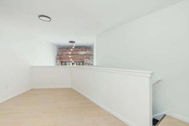 Building Photo - 3003 W Glenwood Ave