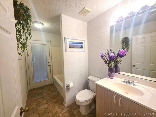 Building Photo - 6707 Coquina Ave