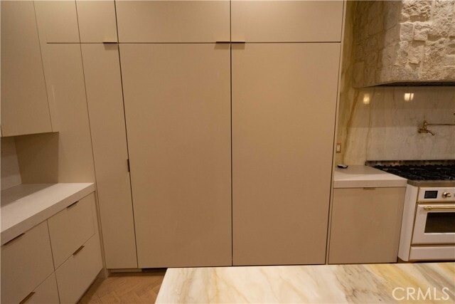 Building Photo - 17437 Oak Creek Ct