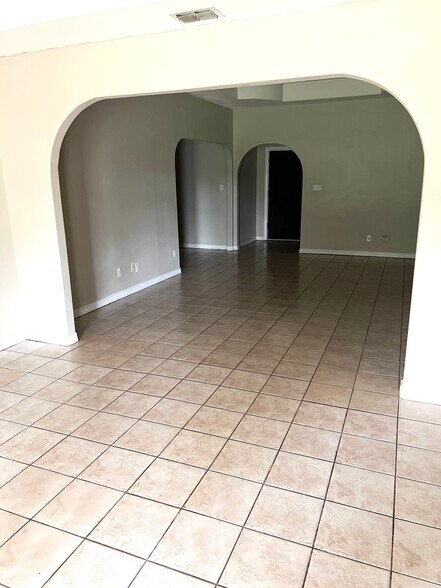 Building Photo - 1707 Crown Pointe Blvd