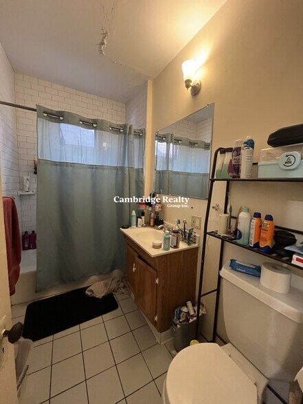 Building Photo - 44 Easton St