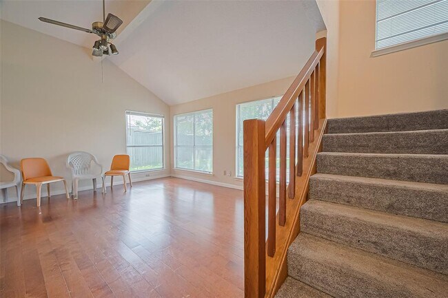 Building Photo - 3812 Redbud Dr