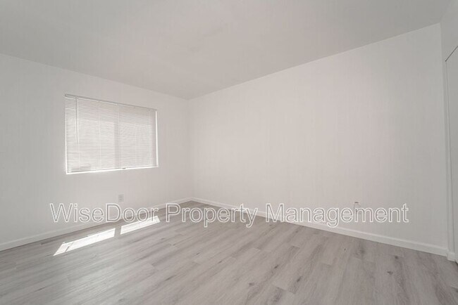 Building Photo - 1025 N Tippecanoe Ave