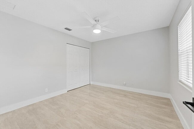 Building Photo - 20094 W Key Dr