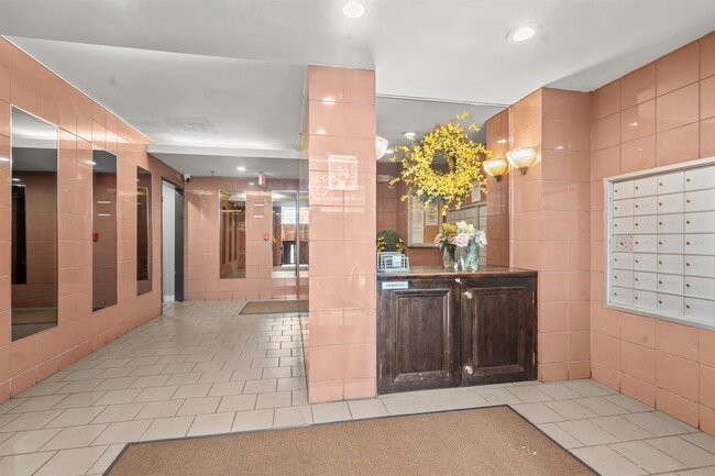 Building Photo - 43 Van Wagenen Ave