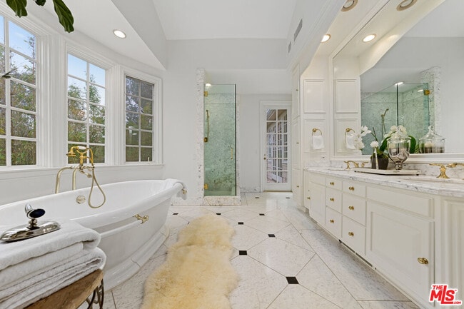 Building Photo - 515 S Westgate Ave