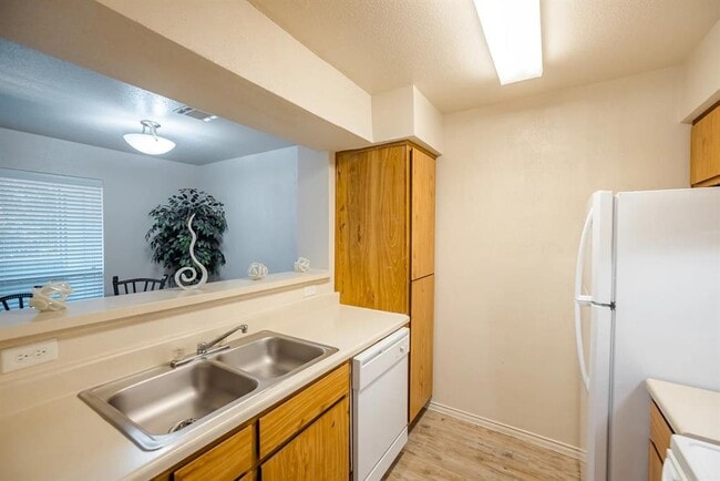 Building Photo - 10401 N Lamar Blvd