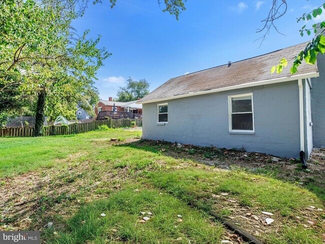 Building Photo - 4502 Elmwood Rd