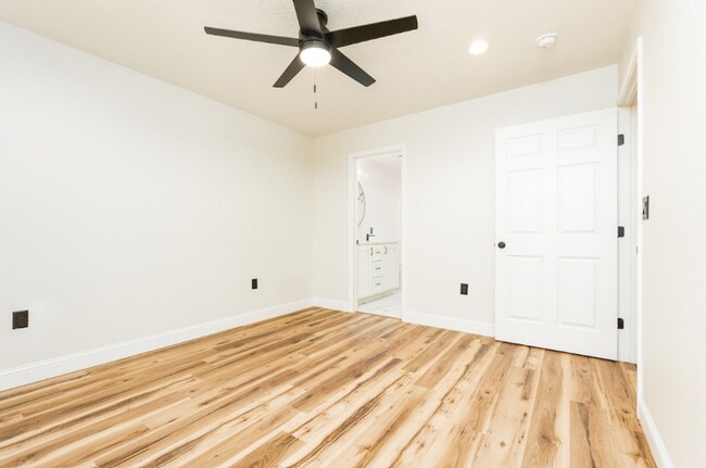 Building Photo - 124 Chisum Dr