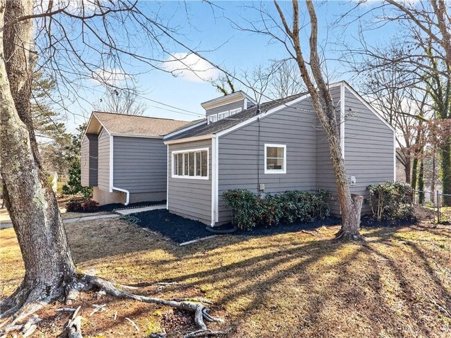 Building Photo - 4933 Dana Dr NE