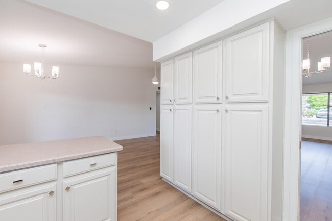 Building Photo - 2607 E Larkspur Dr