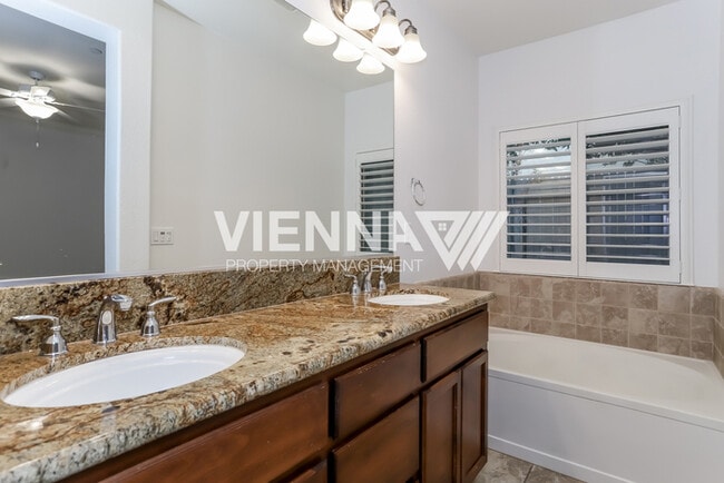 Building Photo - Beautiful Roseville Home rent ready!