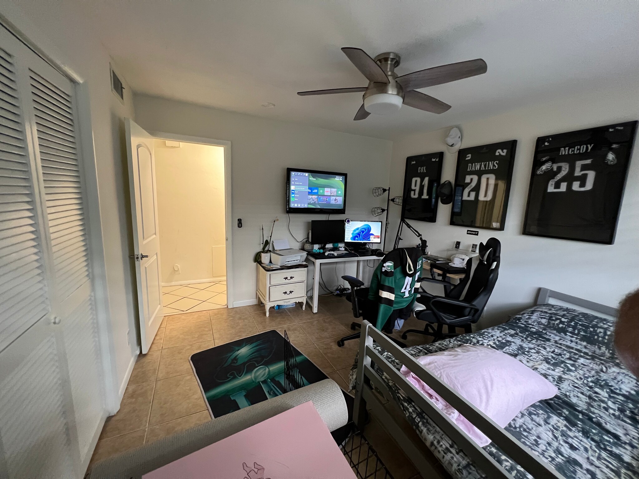 Big 2nd bedroom & closet - 3013 Albatross Rd