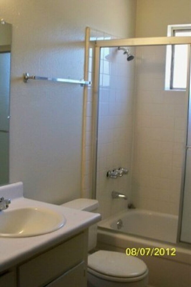 Building Photo - 245