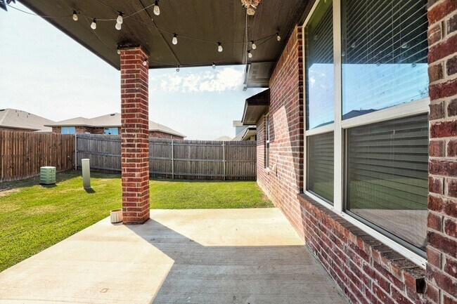 Building Photo - 2321 Norwood Dr