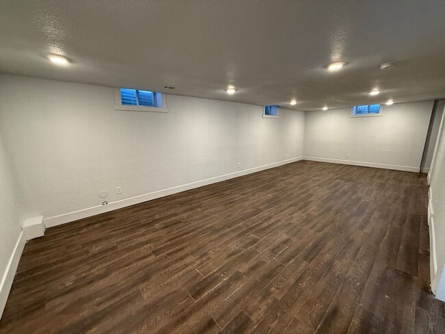 Building Photo - 3 Bedroom Home